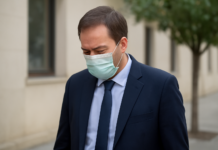 Condenan al hermano de Sánchez por prevaricación en Badajoz