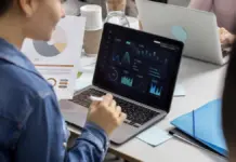 Descubre la nueva carrera en el CEU que une empresa, tecnología y datos