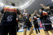 El alero esloveno Cancar vuelve con anillo de la NBA