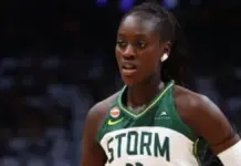 La estrella española Awa Fam brilla con su primer doble-doble en la WNBA