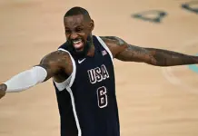 ¿LeBron James cobra menos que 300 jugadores de la NBA en su último contrato?
