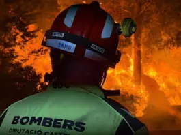 «Noche crítica en incendio de Vall d’Uixó: 400 efectivos trabajan para estabilizar fuego»