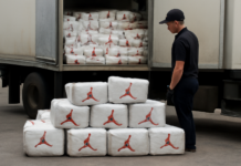 Descubren 350 kilos de cocaína con logos de Michael Jordan en camión