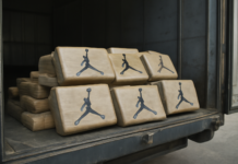 Descubren 350 kilos de cocaína con logos de Michael Jordan en camión