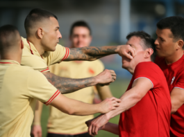 Escándalo postpartido: brutal agresión de Leandro Paredes a jugadores rivales