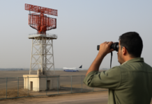 Radar en Karachi la búsqueda del Boeing 737