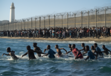 «¡Cientos de inmigrantes entran en Ceuta a nado y miles se agolpan en la frontera!»