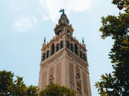 Giralda recupera su remate tras el viento en Sevilla Giralda recupera su remate tras el viento en Sevilla image