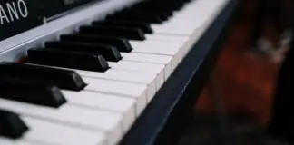 James Rhodes vuelve a emocionar y a dividir opiniones image
