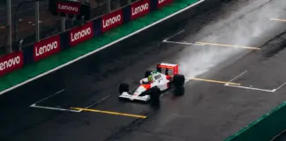 Lewis Hamilton busca remontar en Barcelona con estilo image