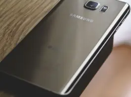 Samsung y Dua Lipa reabren el debate por su imagen Samsung y Dua Lipa reabren el debate por su imagen image
