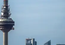 Torre Moeve arde en Madrid y se vuelve a vaciar Torre Moeve arde en Madrid y se vuelve a vaciar image