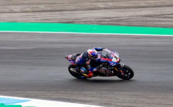 Álex Márquez asusta en Assen y sigue arriba image