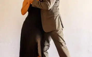 Asraf Beno celebra con Isa Pantoja el gran paso de Cairo image