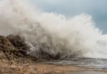 Cartagena restringe el baño por riesgo de meteotsunami Cartagena restringe el baño por riesgo de meteotsunami image