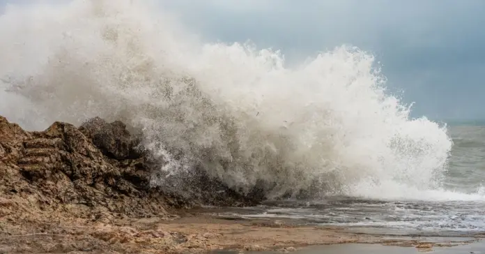 Cartagena restringe el baño por riesgo de meteotsunami Cartagena restringe el baño por riesgo de meteotsunami image