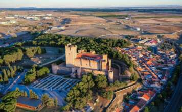 Castillo del Romeral registra dos heridos al volcar un coche image