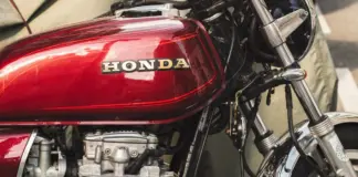 Motero con la nueva Honda CB500 que llega fuerte image