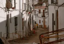 Lanjarón despide a un operario tras caer por un tajo Lanjarón despide a un operario tras caer por un tajo image