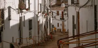 Lanjarón despide a un operario tras caer por un tajo image