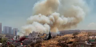 Navaluenga en alerta por el incendio y su avance image