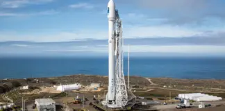 Elon Musk pone rumbo a la gran base espacial de SpaceX image