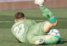 Troy Parrott deja huella en su debut con el Betis image