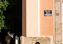 Virgen de la Paloma y la fiesta que llenó La Latina image