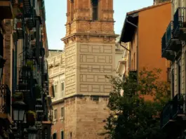 Asesor y turismo tensionan València por la vivienda image