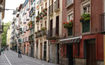 Pamplona alerta por un brote en un bar del Casco Viejo image