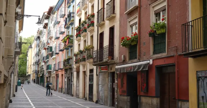 Pamplona alerta por un brote en un bar del Casco Viejo Pamplona alerta por un brote en un bar del Casco Viejo image