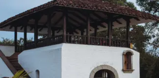 Maica Benedicto y su casa con encanto rosa image