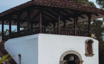 Maica Benedicto y su casa con encanto rosa image