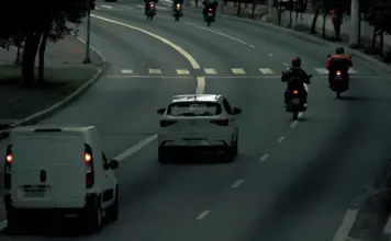 Colisión en la AP-9 deja dos motoristas graves image