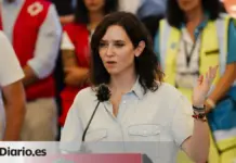 Ayuso vuelve sin explicar ático y acusa a Marruecos: «Ceuta es una prueba»