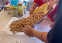 Una ceutí ayuda a 400 migrantes diarios con comida, ropa y duchas