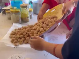 Una ceutí ayuda a 400 migrantes diarios con comida, ropa y duchas