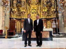 El arzobispo de Panamá visita la Iglesia Colegial del Divino Salvador en Sevilla
