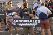 Hazte Oír lleva a La Mareta la protesta contra Sánchez: «Las fronteras de España, inseguras; sus vacaciones, protegidas»