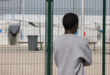Menores de Ceuta: el Gobierno promete devolverlos y repartirlos