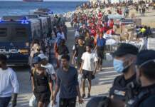 Tensión en Ceuta mientras cientos de inmigrantes vuelven al Trampolín
