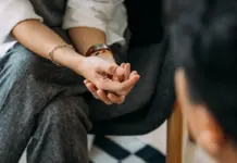 La falta de dinero duplica los problemas mentales en mujeres