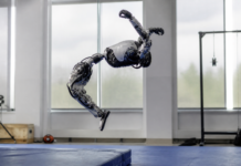 El robot humanoide que aprende a hacer una voltereta sin manos