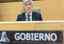 Marlaska pide parar la violencia en Ceuta y avala retornos