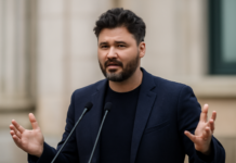 Rufián desvela conexiones inquietantes de la derecha en España tras crisis en Ceuta: ¿vendepatrias al servicio de millonarios extranjeros?