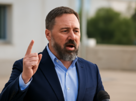 Abascal acusa a Sánchez de estar influenciado por Marruecos y propone militarizar Ceuta