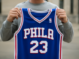 Descubre el precio récord de la camiseta original de LeBron James de los Philadelphia 76ers