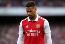 Saliba preocupa al Arsenal y Francia en pleno 2026