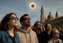 Zaragoza se emociona bajo el eclipse total: una espera de dos años
