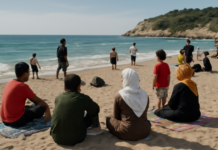 Convivencia en la playa de El Trampolín: la vida de los inmigrantes en imágenes